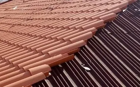 Instalación profesional de onduline bajo teja