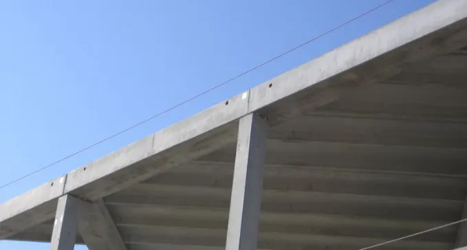 montaje de estructura de hormigón para cubierta en Cuéllar, Segovia